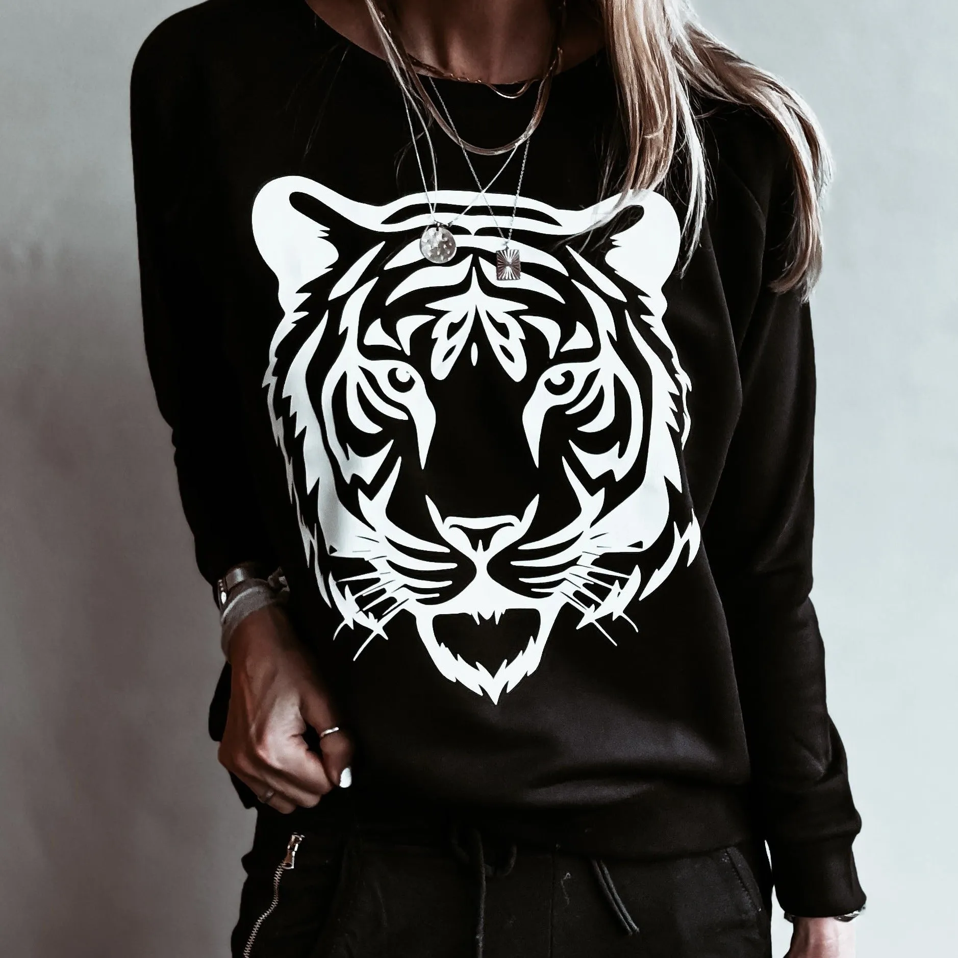 Black TIGER sweatshirt *relaxed style* NEW