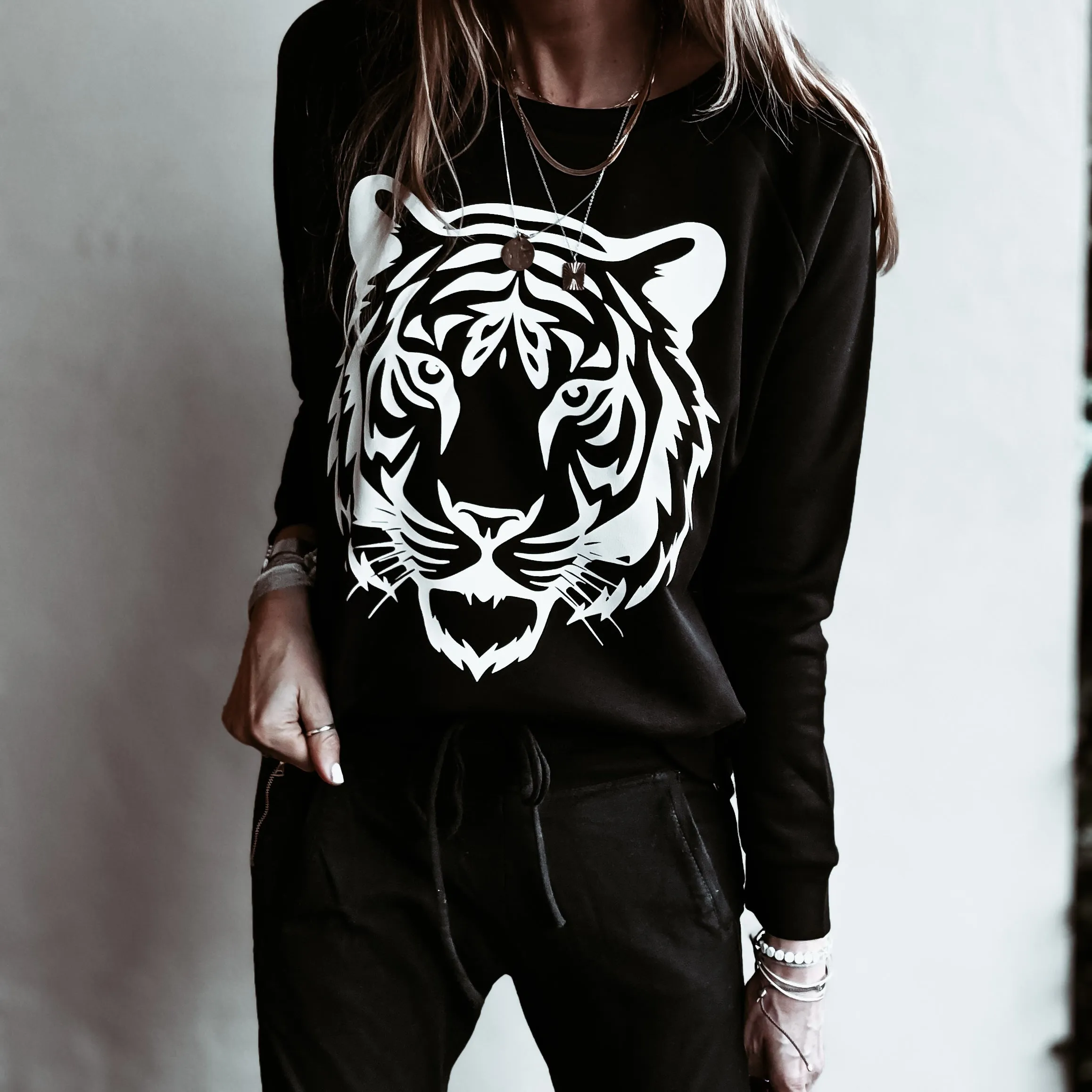 Black TIGER sweatshirt *relaxed style* NEW